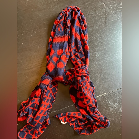 Stella & Dot navy and red patterned scarf - Picture 3 of 4